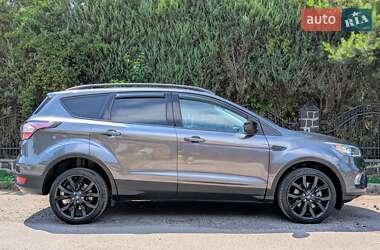 Внедорожник / Кроссовер Ford Escape 2018 в 