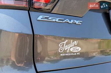 Внедорожник / Кроссовер Ford Escape 2018 в 