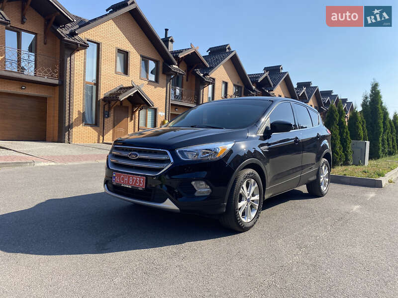 Позашляховик / Кросовер Ford Escape 2019 в 
