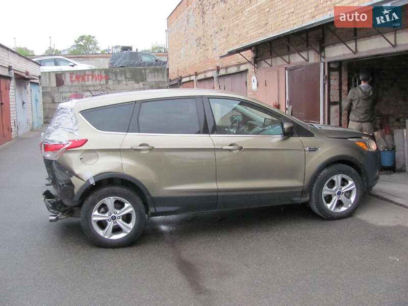 Внедорожник / Кроссовер Ford Escape 2013 в 