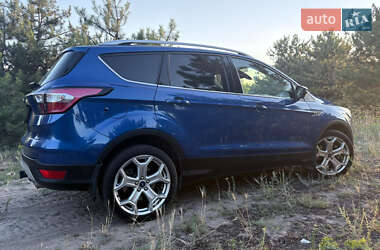 Внедорожник / Кроссовер Ford Escape 2018 в 