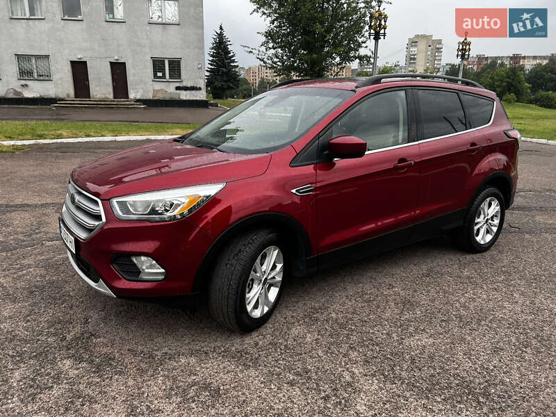 Позашляховик / Кросовер Ford Escape 2017 в Рівному