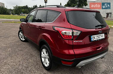 Внедорожник / Кроссовер Ford Escape 2017 в 