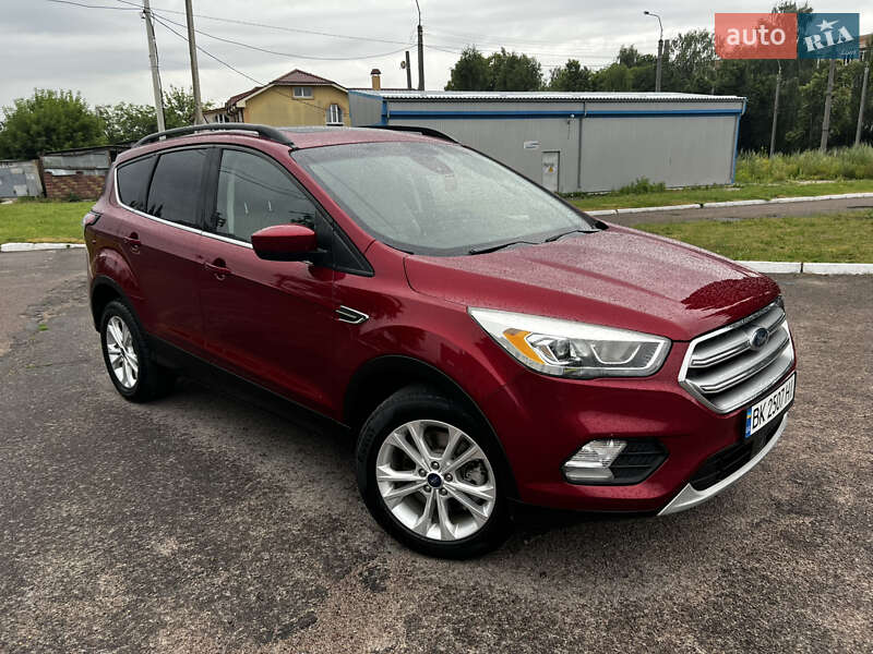 Позашляховик / Кросовер Ford Escape 2017 в Рівному