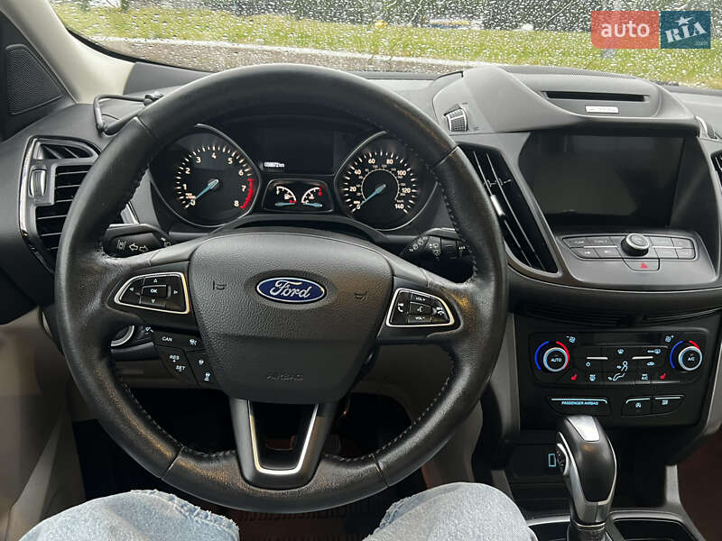Позашляховик / Кросовер Ford Escape 2017 в Рівному