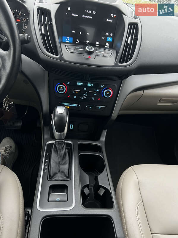 Позашляховик / Кросовер Ford Escape 2017 в Рівному