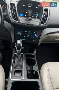 Внедорожник / Кроссовер Ford Escape 2017 в 