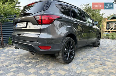 Внедорожник / Кроссовер Ford Escape 2019 в 