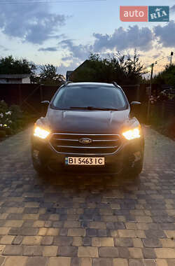 Внедорожник / Кроссовер Ford Escape 2019 в 