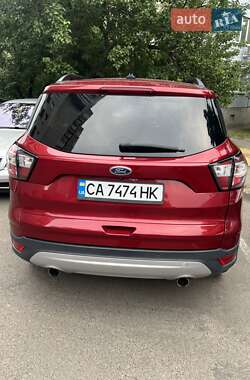 Позашляховик / Кросовер Ford Escape 2017 в 
