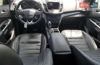 Внедорожник / Кроссовер Ford Escape 2018 в 