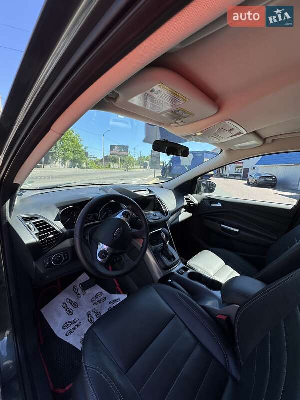 Внедорожник / Кроссовер Ford Escape 2015 в Ровно