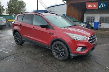 Внедорожник / Кроссовер Ford Escape 2017 в 