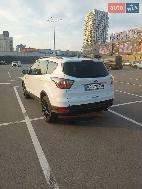 Внедорожник / Кроссовер Ford Escape 2018 в Киеве