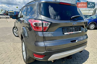 Позашляховик / Кросовер Ford Escape 2017 в 