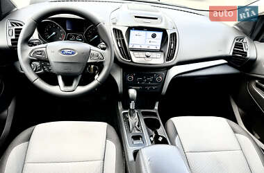 Позашляховик / Кросовер Ford Escape 2017 в 