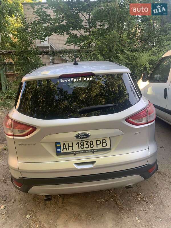 Внедорожник / Кроссовер Ford Escape 2015 в 
