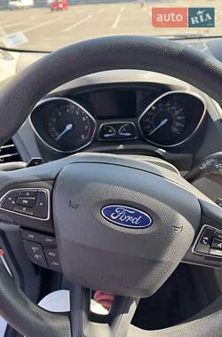 Внедорожник / Кроссовер Ford Escape 2016 в 