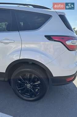 Внедорожник / Кроссовер Ford Escape 2016 в 
