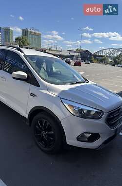 Внедорожник / Кроссовер Ford Escape 2016 в 
