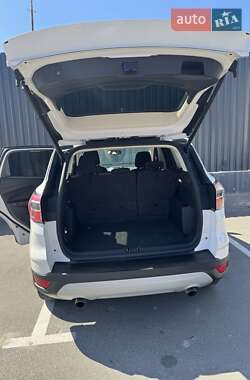 Внедорожник / Кроссовер Ford Escape 2016 в 