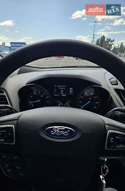 Внедорожник / Кроссовер Ford Escape 2018 в 