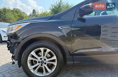 Внедорожник / Кроссовер Ford Escape 2018 в 