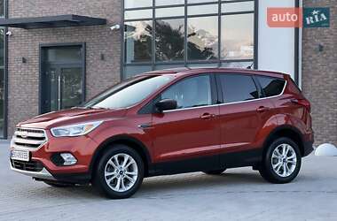 Внедорожник / Кроссовер Ford Escape 2018 в 