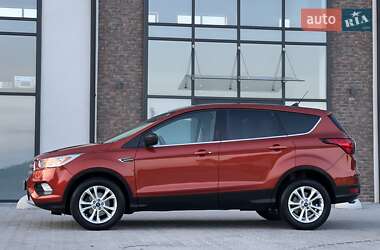 Внедорожник / Кроссовер Ford Escape 2018 в 