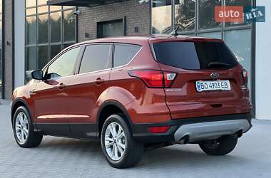 Внедорожник / Кроссовер Ford Escape 2018 в 