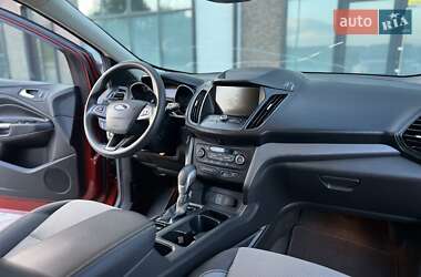 Внедорожник / Кроссовер Ford Escape 2018 в 