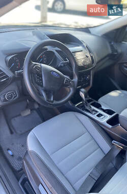 Позашляховик / Кросовер Ford Escape 2016 в 