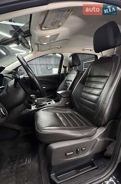 Внедорожник / Кроссовер Ford Escape 2016 в 