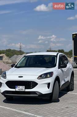 Внедорожник / Кроссовер Ford Escape 2022 в 