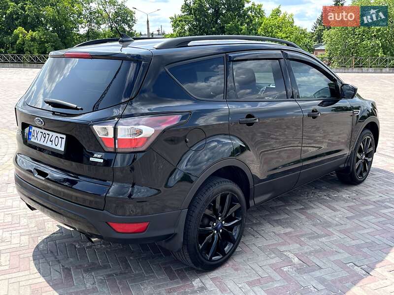 Внедорожник / Кроссовер Ford Escape 2018 в 