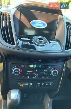 Внедорожник / Кроссовер Ford Escape 2016 в 