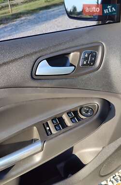 Внедорожник / Кроссовер Ford Escape 2016 в 