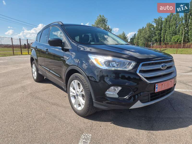 Позашляховик / Кросовер Ford Escape 2018 в 