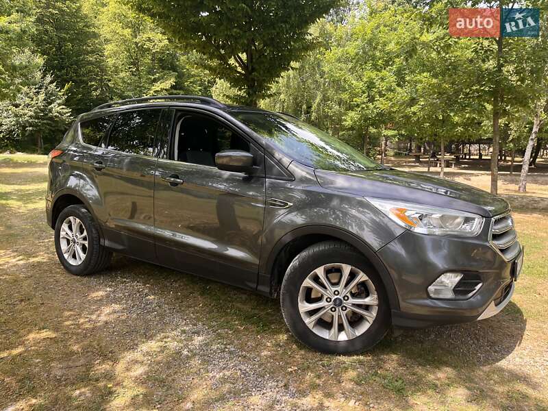 Внедорожник / Кроссовер Ford Escape 2017 в Черновцах