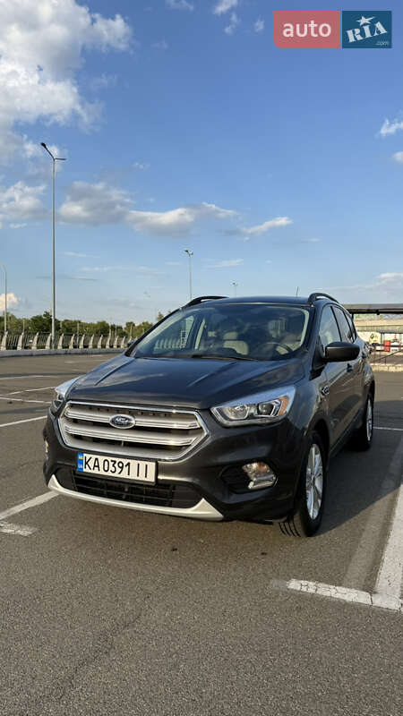 Внедорожник / Кроссовер Ford Escape 2018 в 