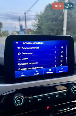 Внедорожник / Кроссовер Ford Escape 2020 в 