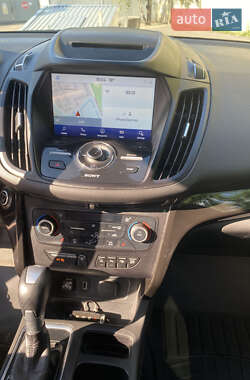 Позашляховик / Кросовер Ford Escape 2017 в 