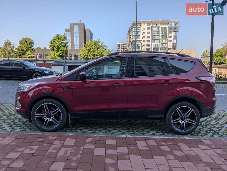 Позашляховик / Кросовер Ford Escape 2017 в Львові