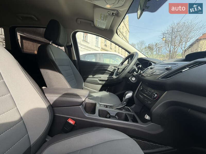 Внедорожник / Кроссовер Ford Escape 2017 в Львове