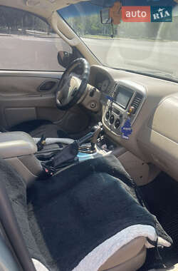 Внедорожник / Кроссовер Ford Escape 2006 в 