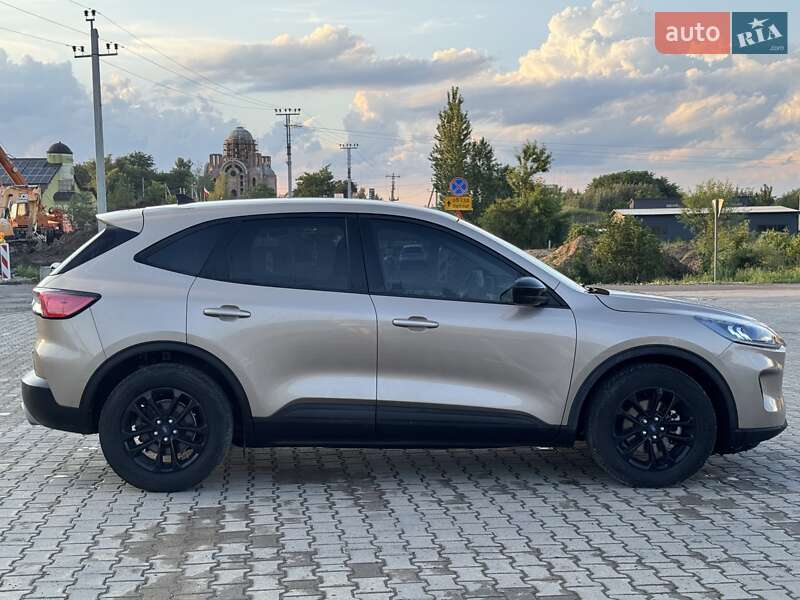 Позашляховик / Кросовер Ford Escape 2020 в Львові