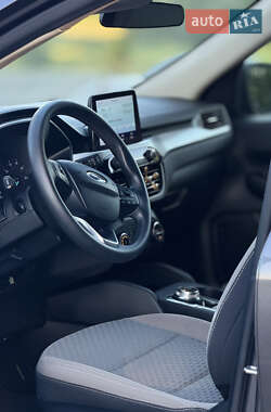 Внедорожник / Кроссовер Ford Escape 2019 в 