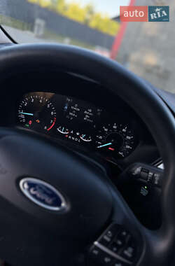 Внедорожник / Кроссовер Ford Escape 2019 в 