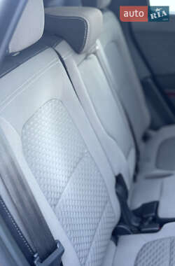 Внедорожник / Кроссовер Ford Escape 2019 в 