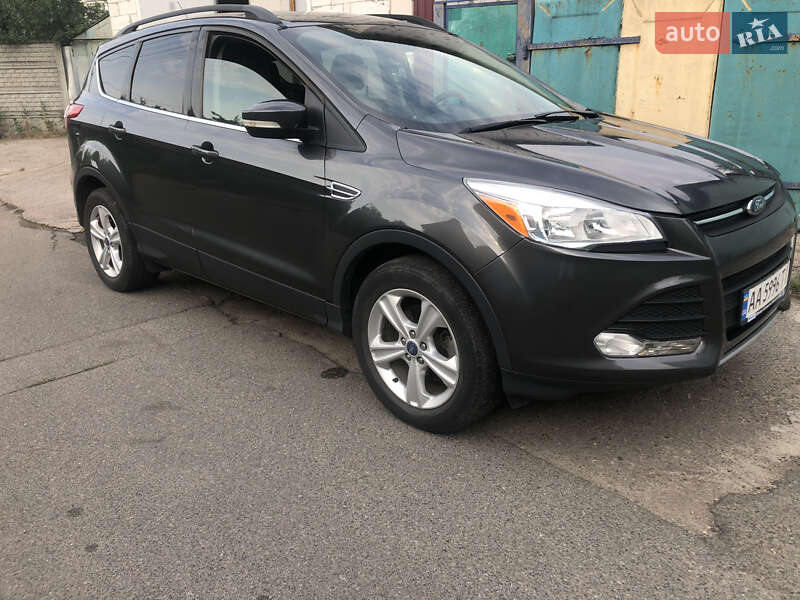 Позашляховик / Кросовер Ford Escape 2015 в 